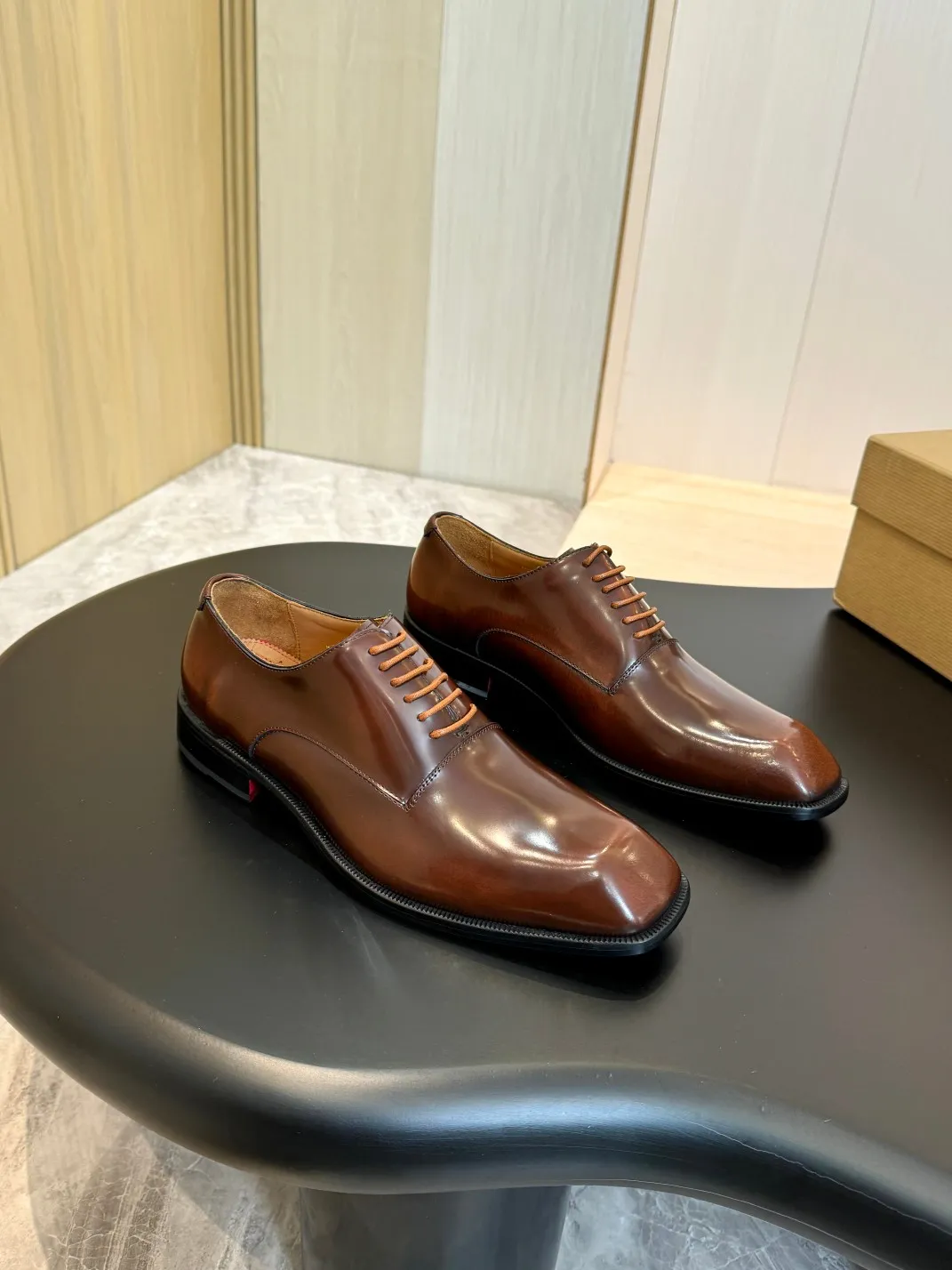 [CL red sole shoes] Top P: 1020💰 Size 39-44 (⚠️38.45.46.47 custom-made, non-returnable and non-exchangeable) 🆑High-end men's business formal leather shoes, original authentic top quality goods ••✅💯 Top original order purchasing agent! Original imported patterned cowhide ➕Imported cowhide lining ➕Cowhide feet ➕Original leather outsole~🉑️Feel free to compare the authentic ones!